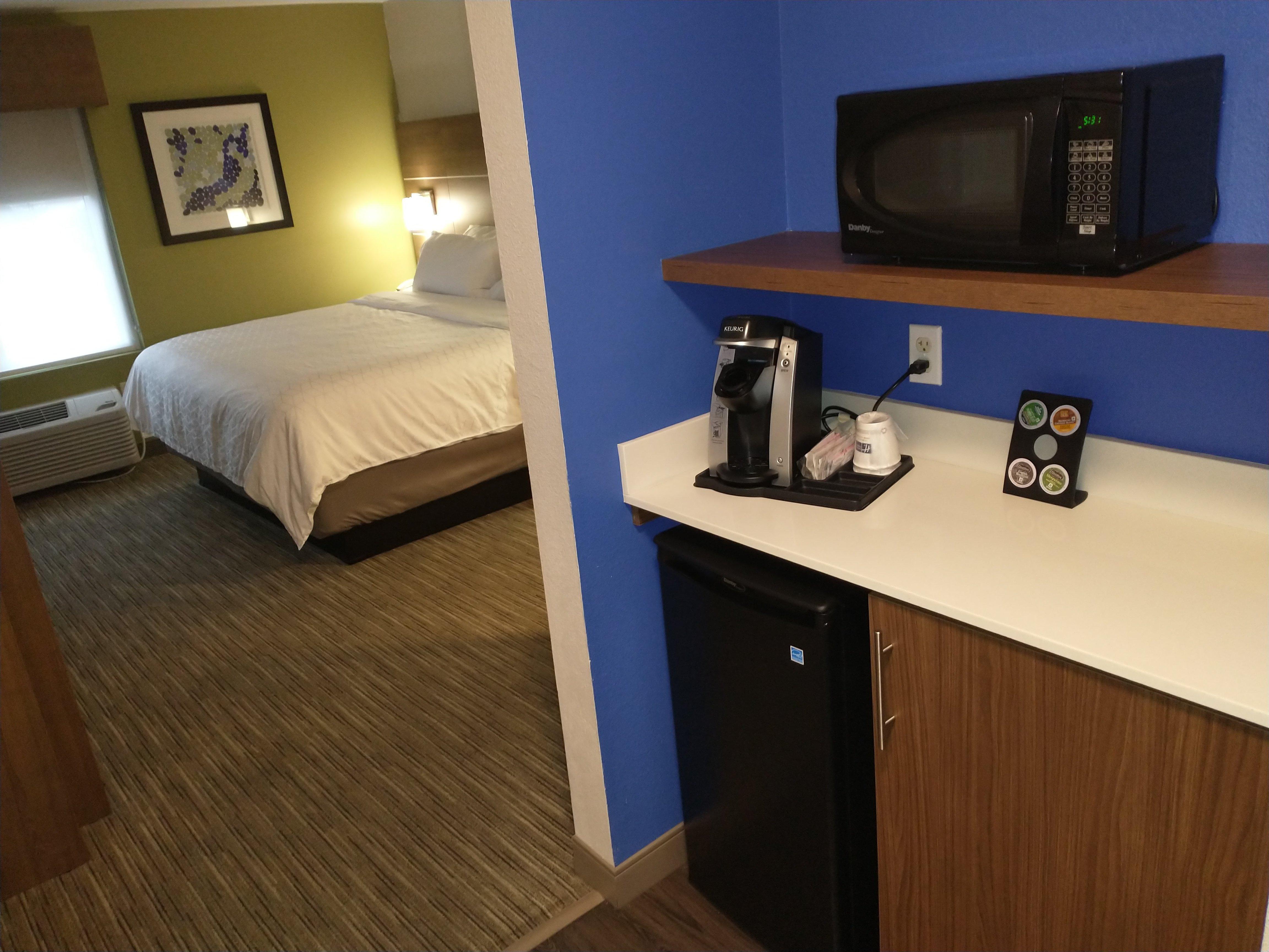 Holiday Inn Express Hotel & Suites Madison By Ihg Bagian luar foto