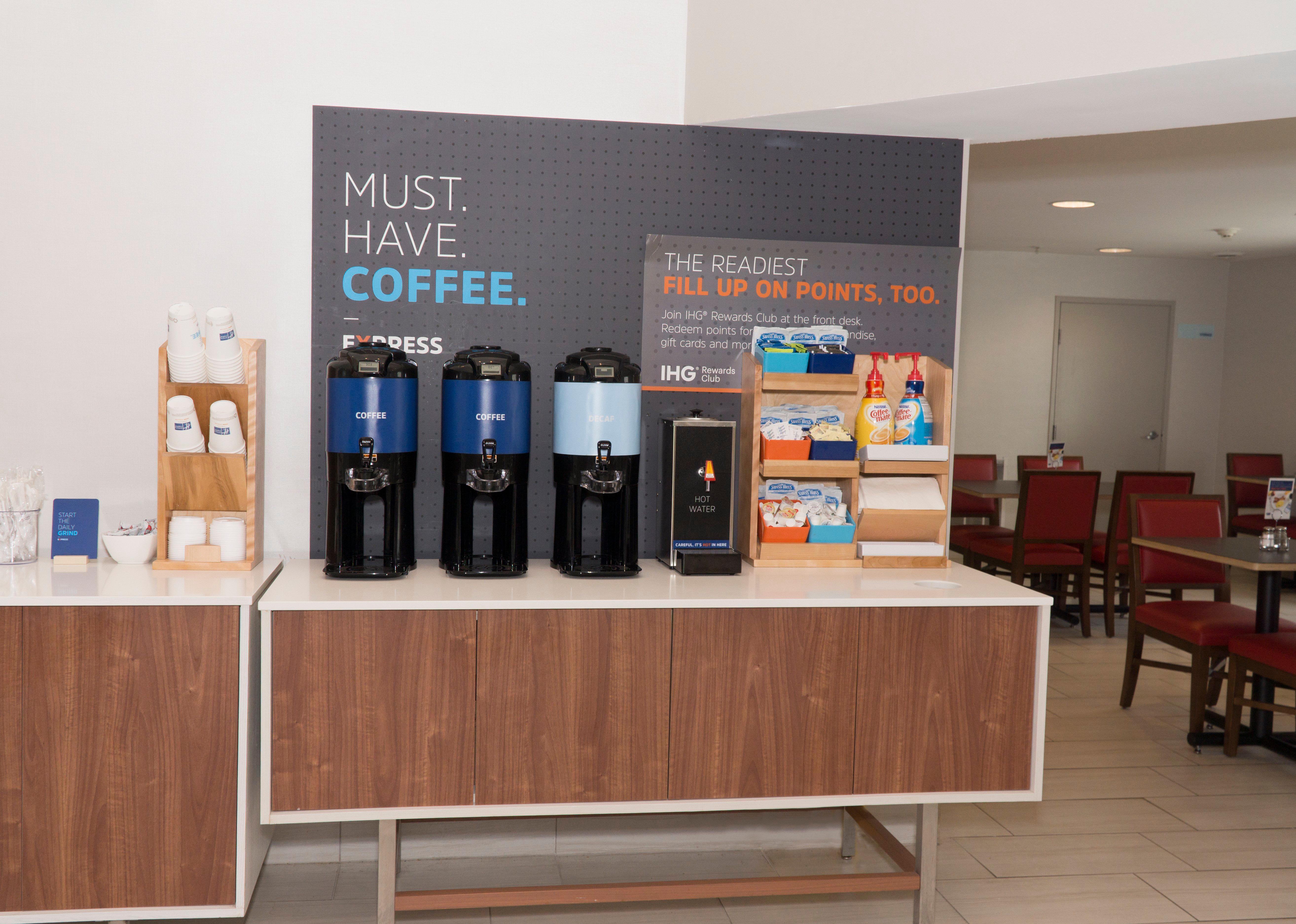 Holiday Inn Express Hotel & Suites Madison By Ihg Bagian luar foto