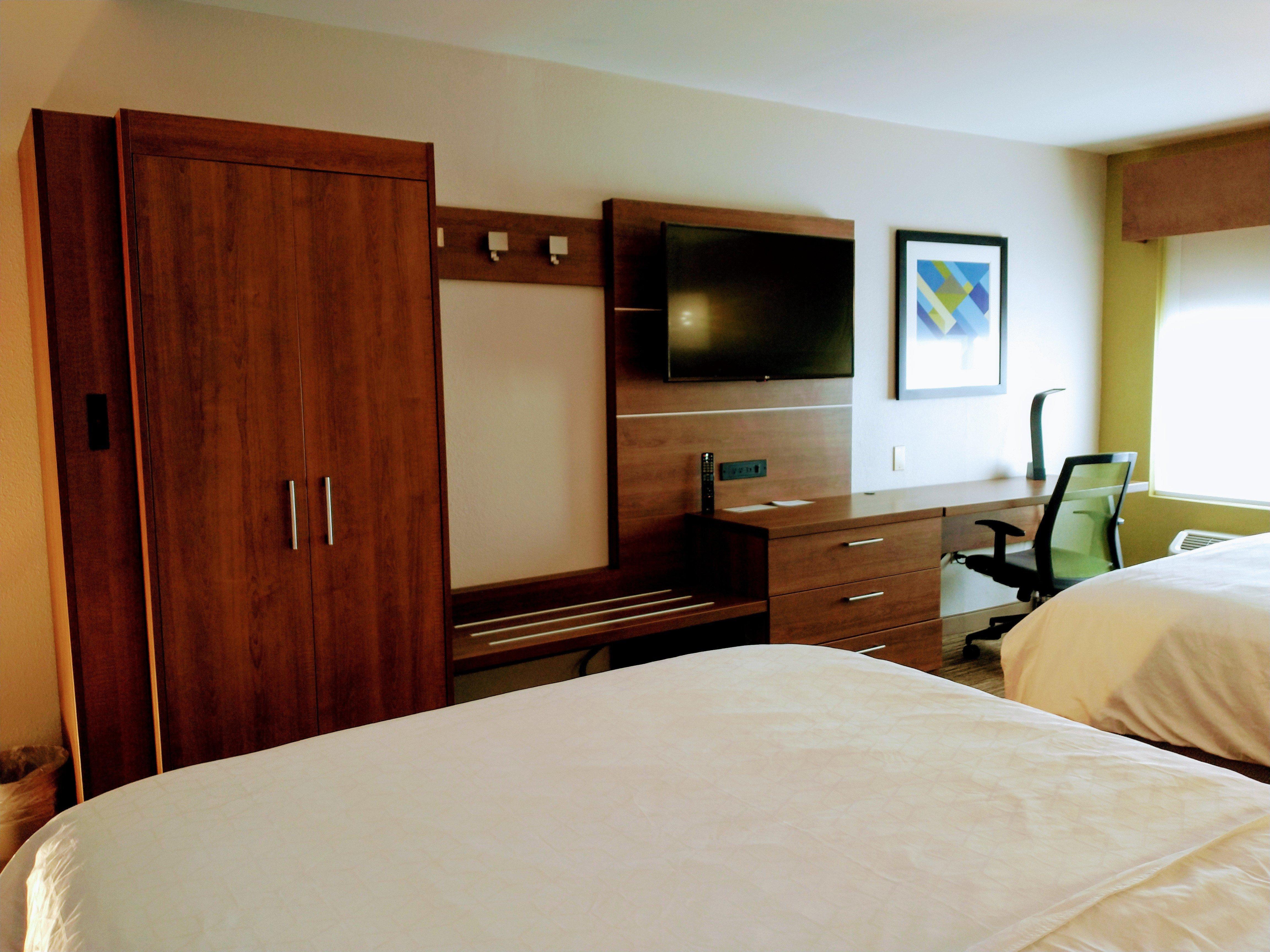 Holiday Inn Express Hotel & Suites Madison By Ihg Bagian luar foto