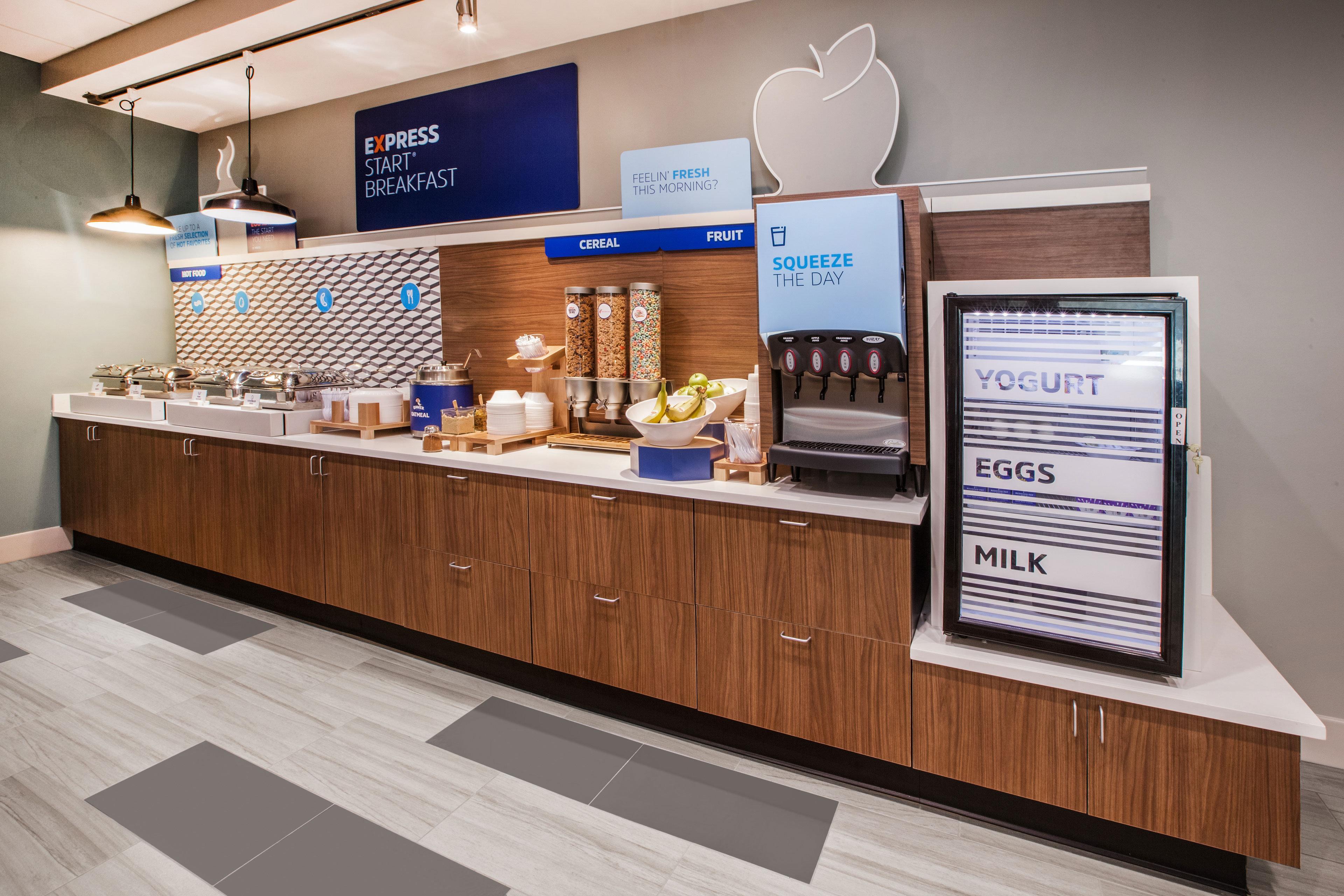 Holiday Inn Express Hotel & Suites Madison By Ihg Bagian luar foto