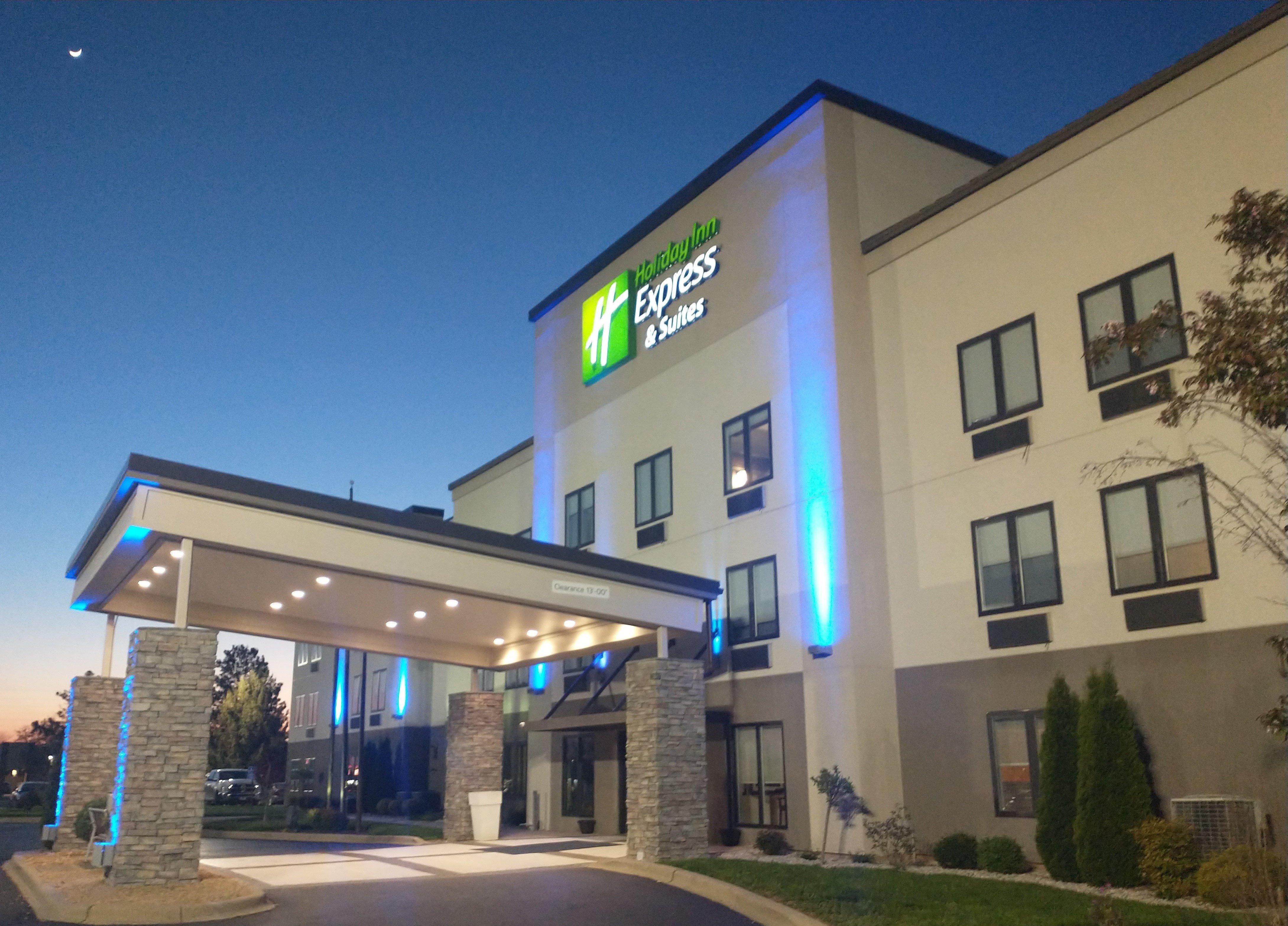 Holiday Inn Express Hotel & Suites Madison By Ihg Bagian luar foto