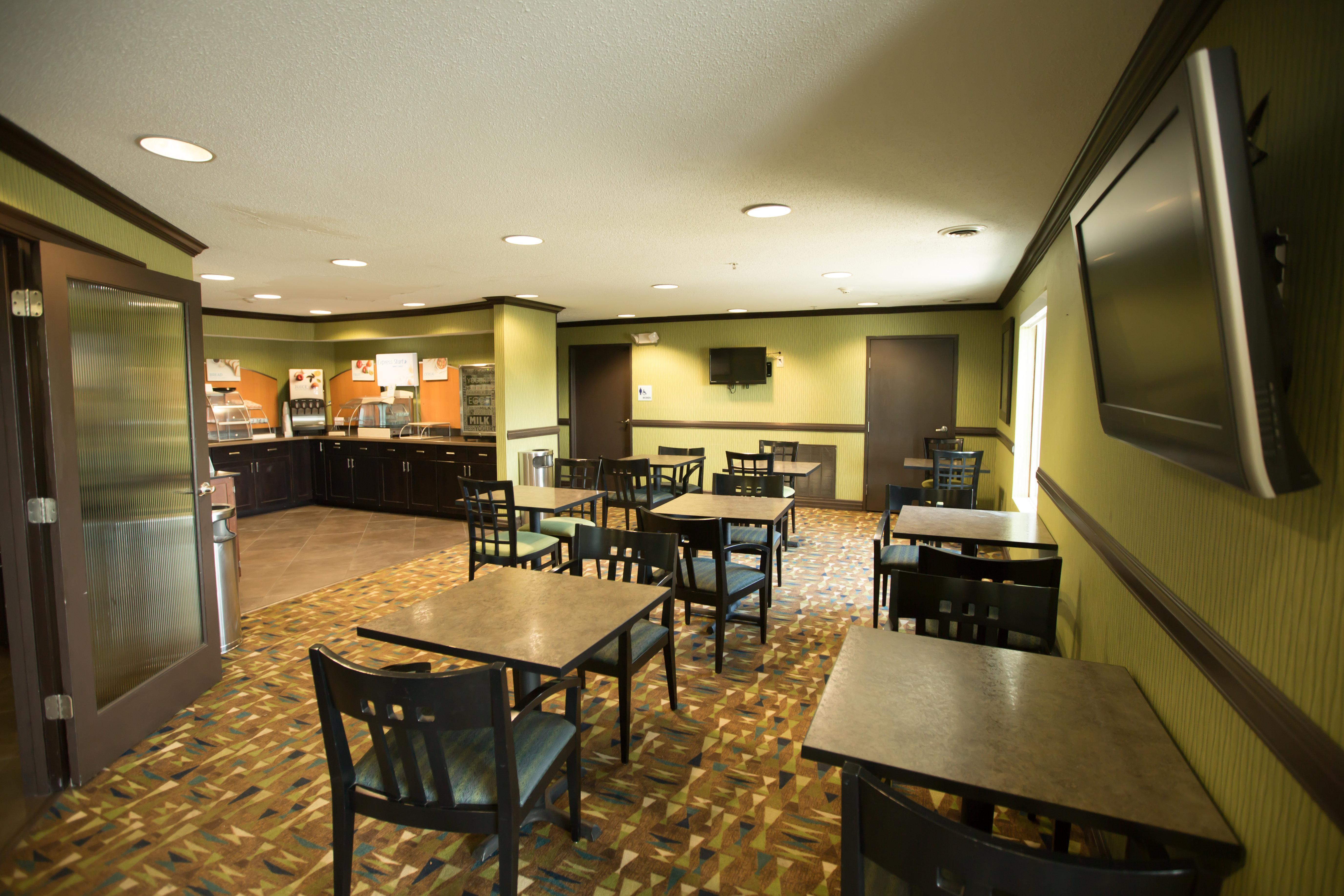 Holiday Inn Express Hotel & Suites Madison By Ihg Bagian luar foto