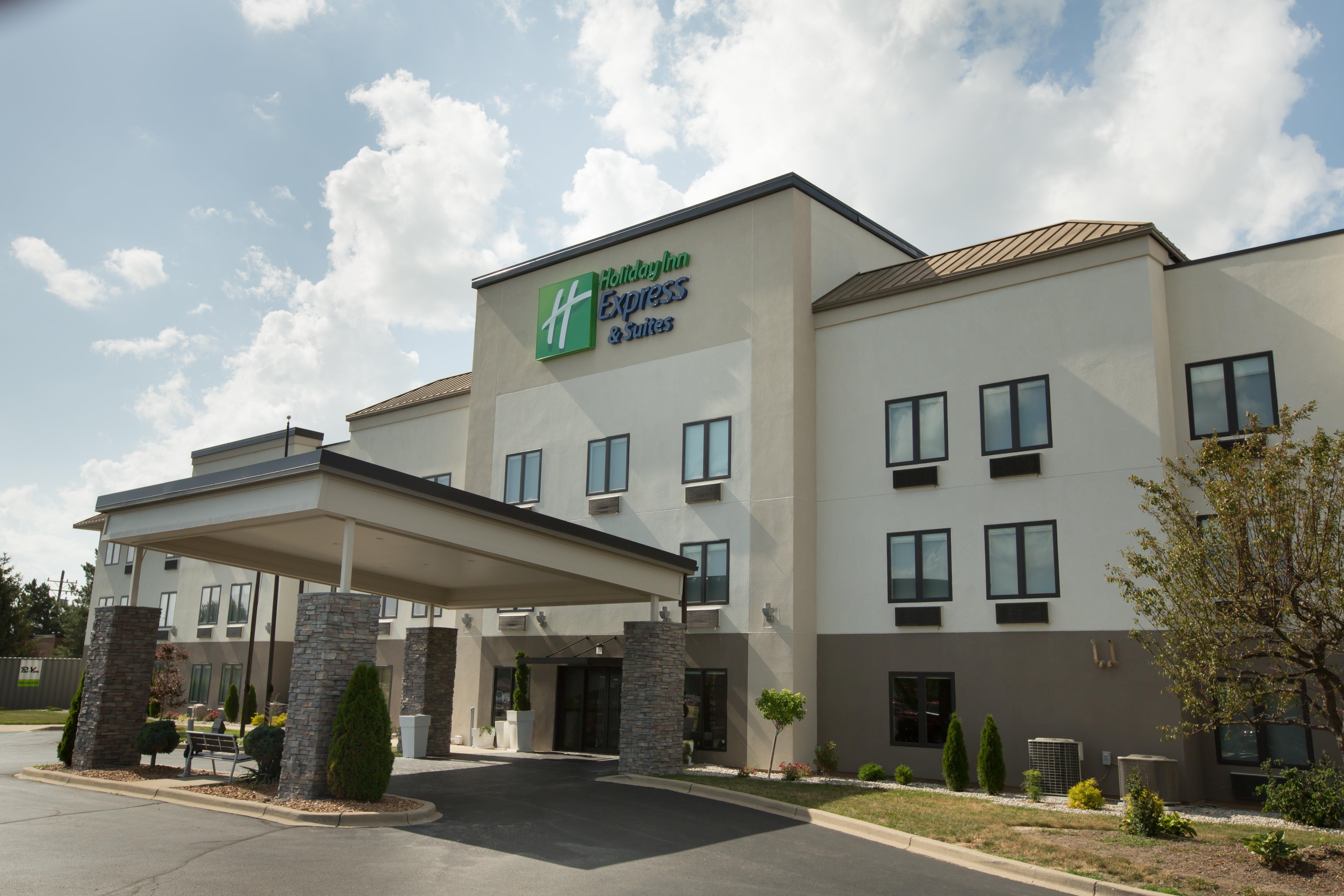 Holiday Inn Express Hotel & Suites Madison By Ihg Bagian luar foto