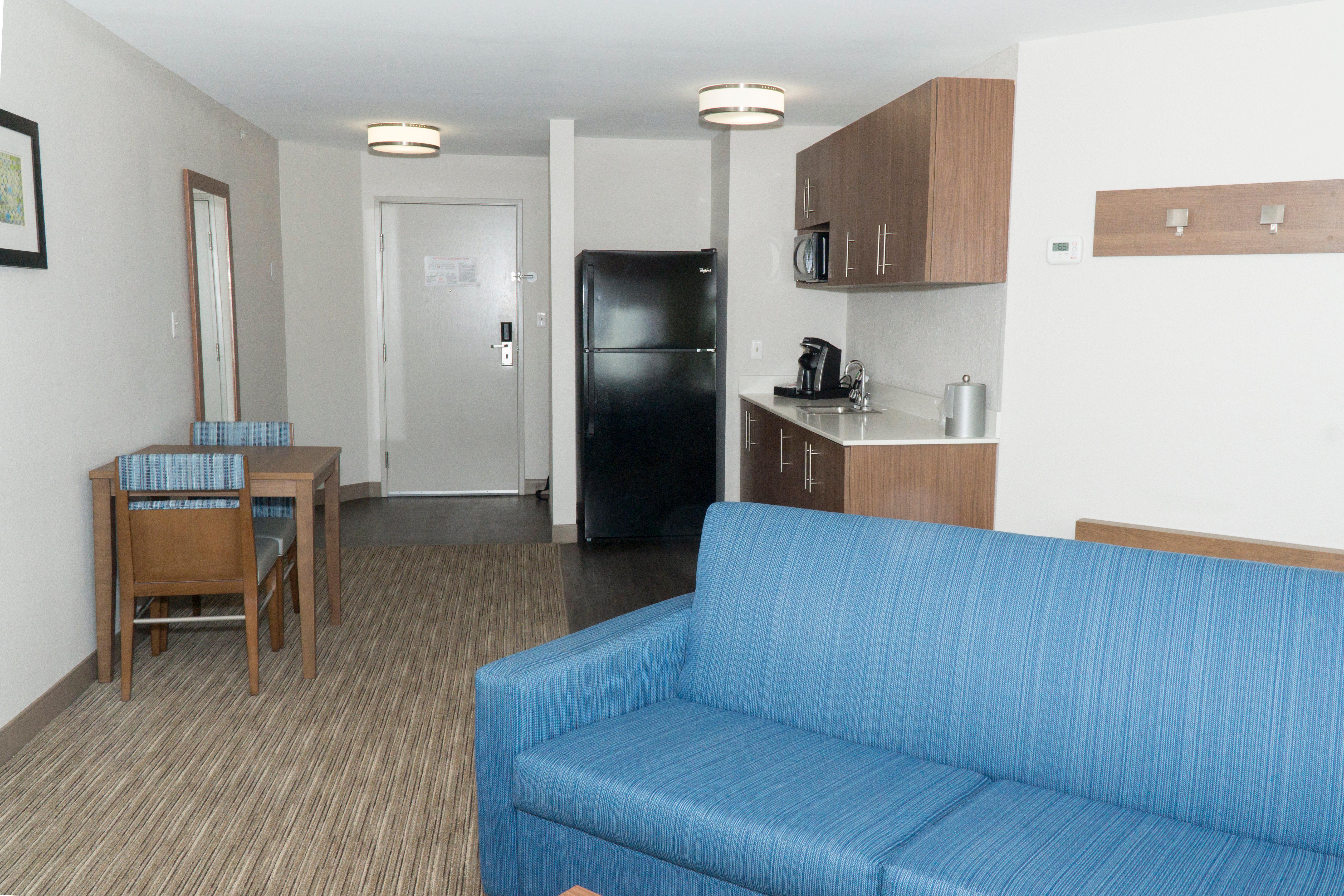 Holiday Inn Express Hotel & Suites Madison By Ihg Bagian luar foto