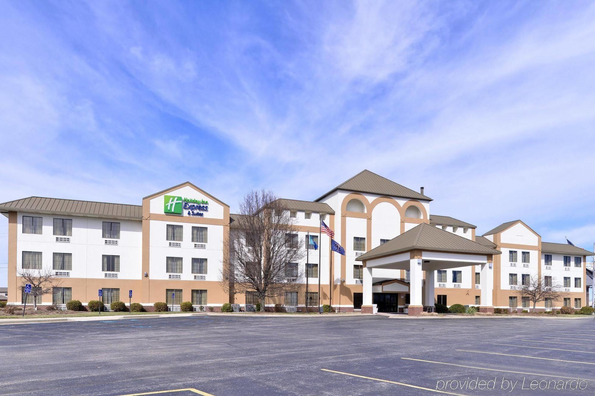 Holiday Inn Express Hotel & Suites Madison By Ihg Bagian luar foto